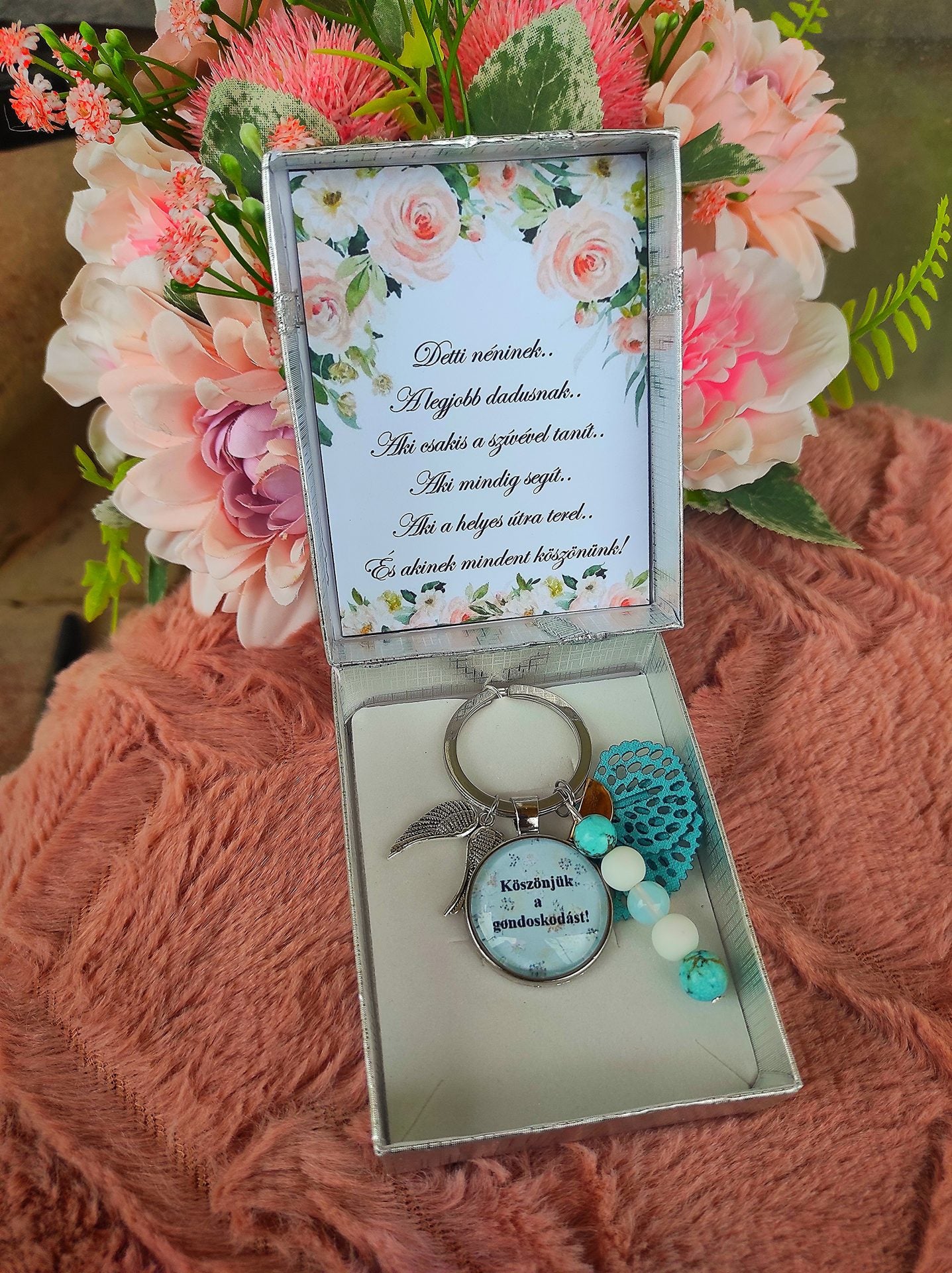 Csoportos köszönő kulcstartó kék